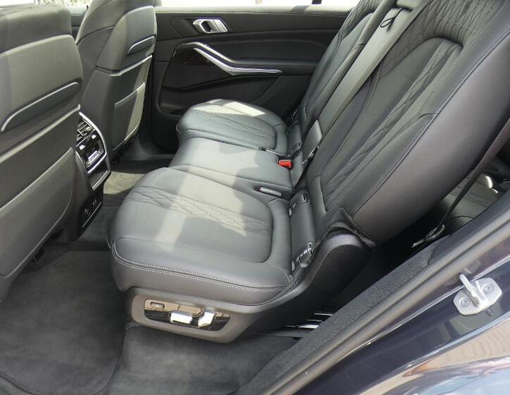 BMW X7 18