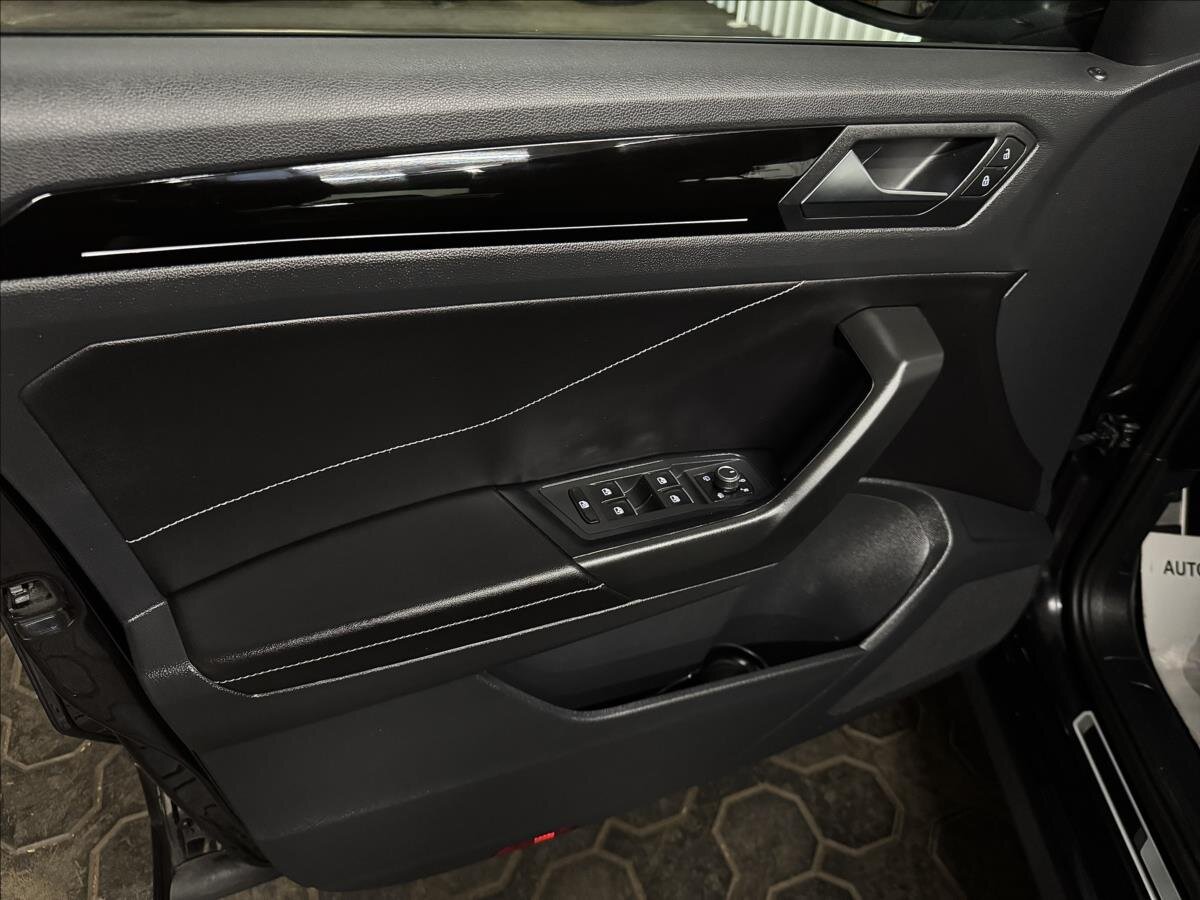 Volkswagen T-Roc SUV 2,0 l 140 kw