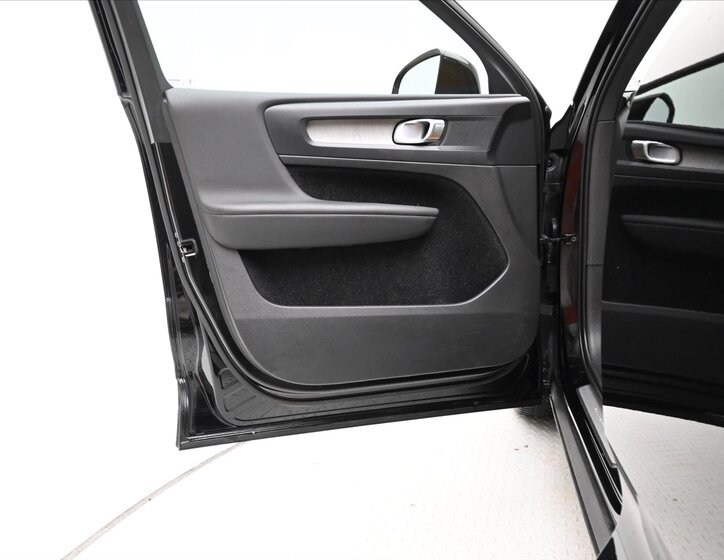 Volvo XC40 SUV 2,0 l 140 kw