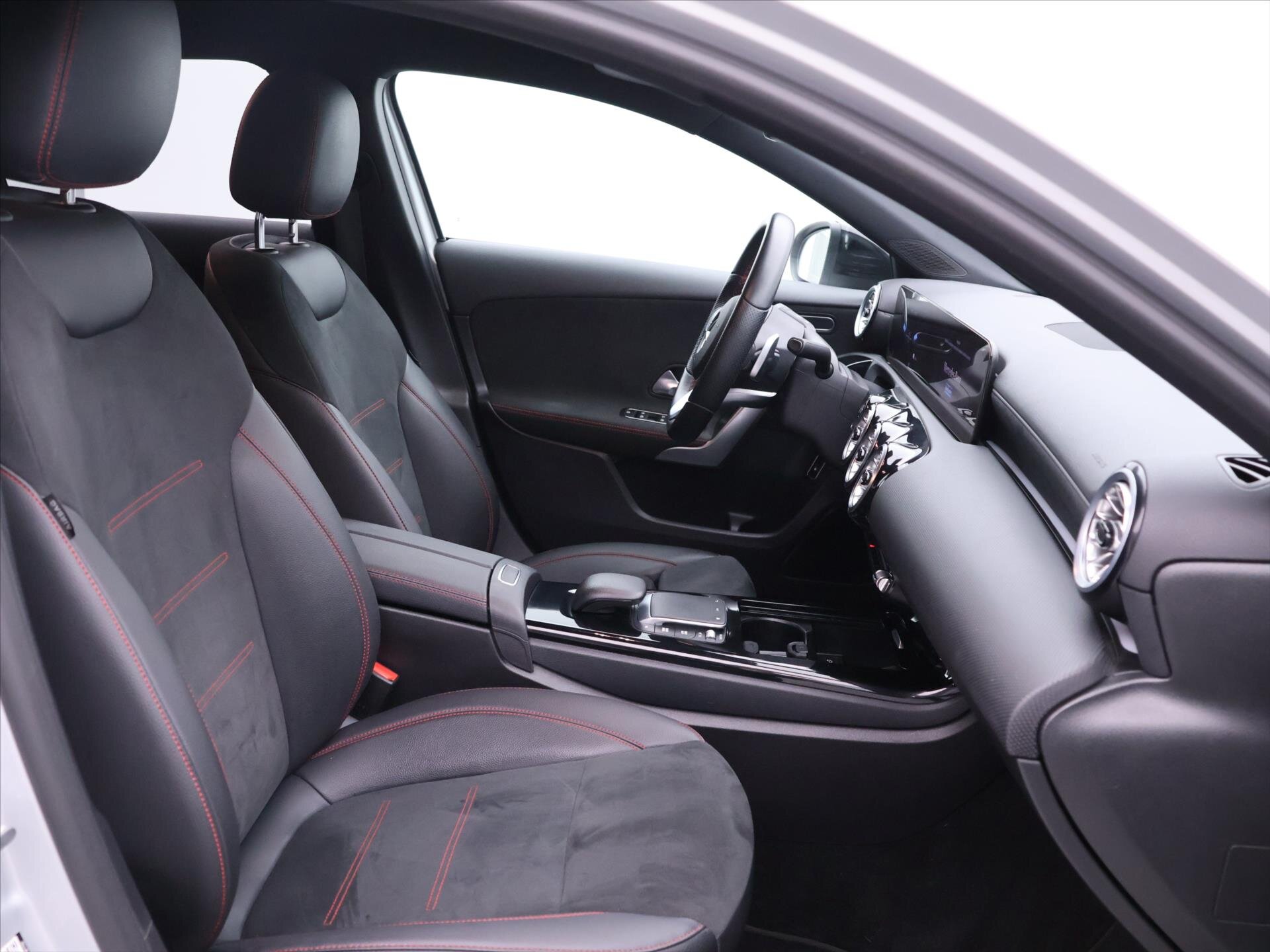 Mercedes-Benz Třídy A Sedan / Limuzína 1,3 l 118 kw