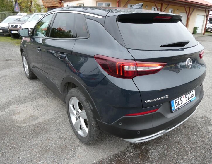 Opel Grandland X SUV / Terénní 1,2 l 96 kw