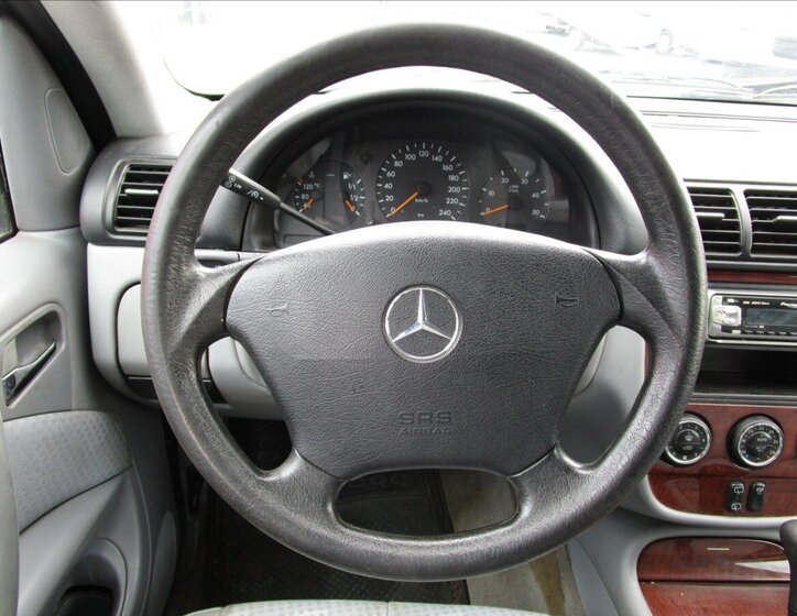 Mercedes-Benz Třídy M Kombi 2,7 l 120 kw