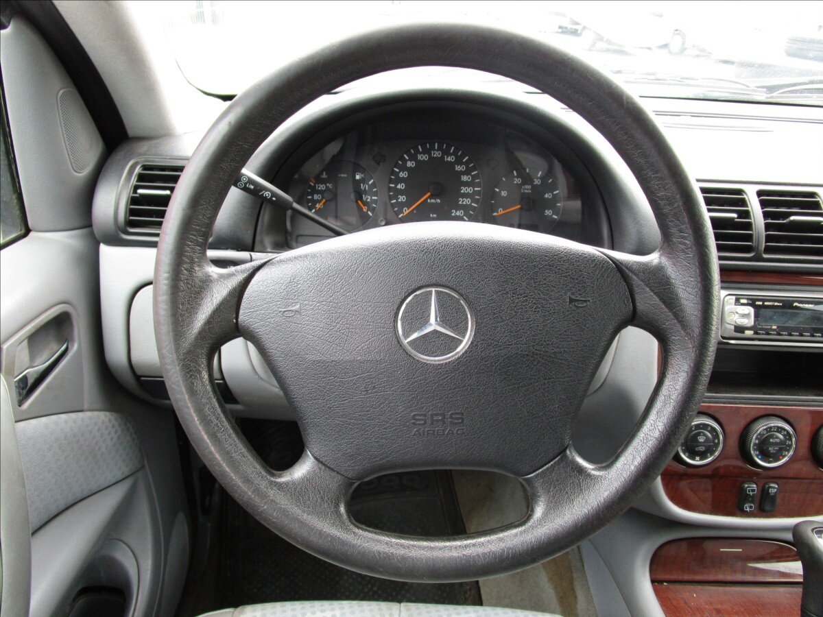 Mercedes-Benz Třídy M Kombi 2,7 l 120 kw