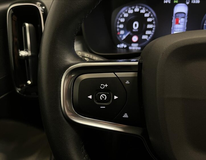 Volvo XC40 SUV / Terénní 1,5 l 120 kw