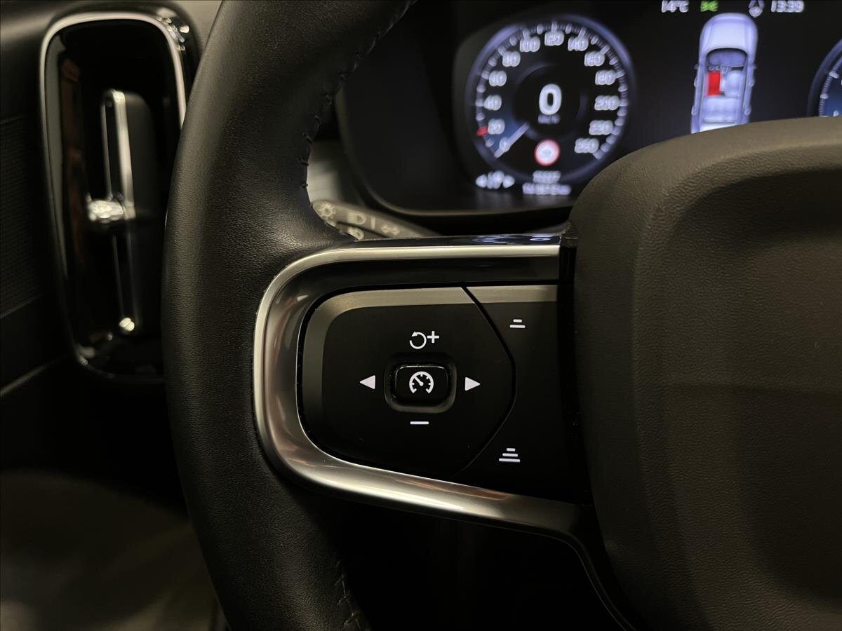 Volvo XC40 SUV / Terénní 1,5 l 120 kw