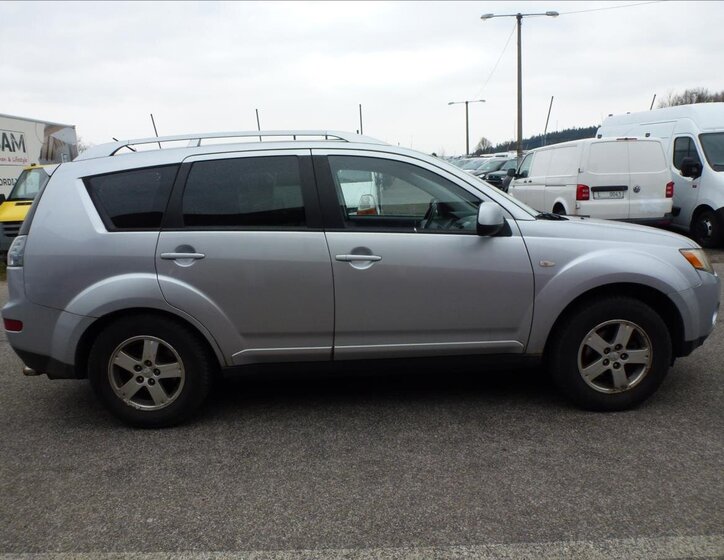 Mitsubishi Outlander SUV / Terénní 2,0 l 103 kw