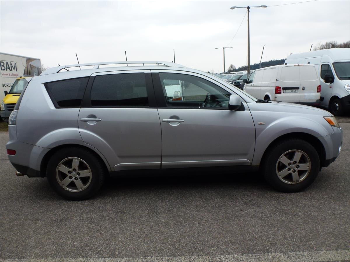 Mitsubishi Outlander SUV / Terénní 2,0 l 103 kw
