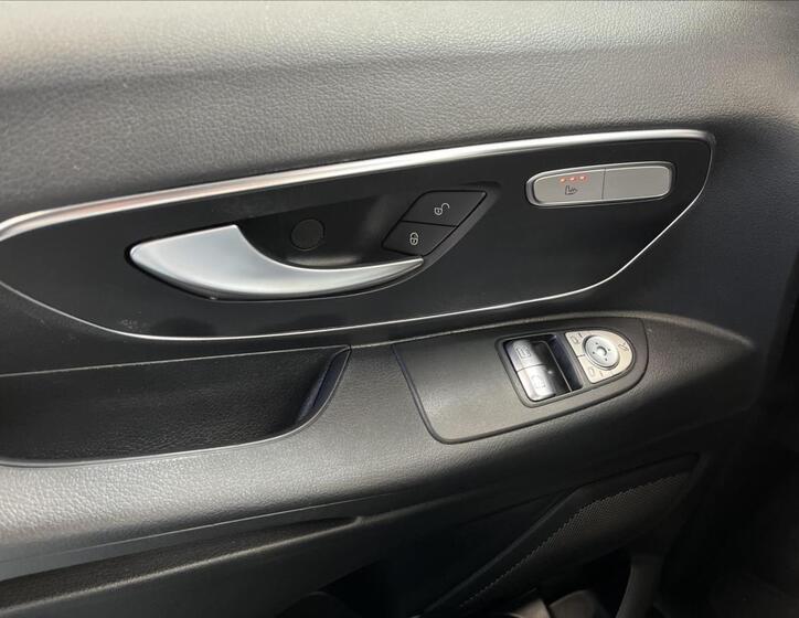 Mercedes-Benz Vito 12