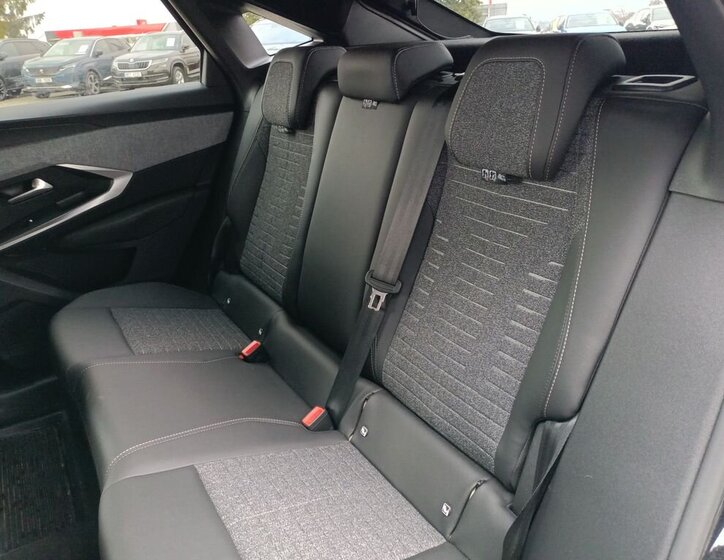 Peugeot 3008 SUV / Terénní 1,2 l 100 kw