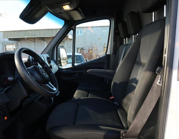 Mercedes-Benz Sprinter 12