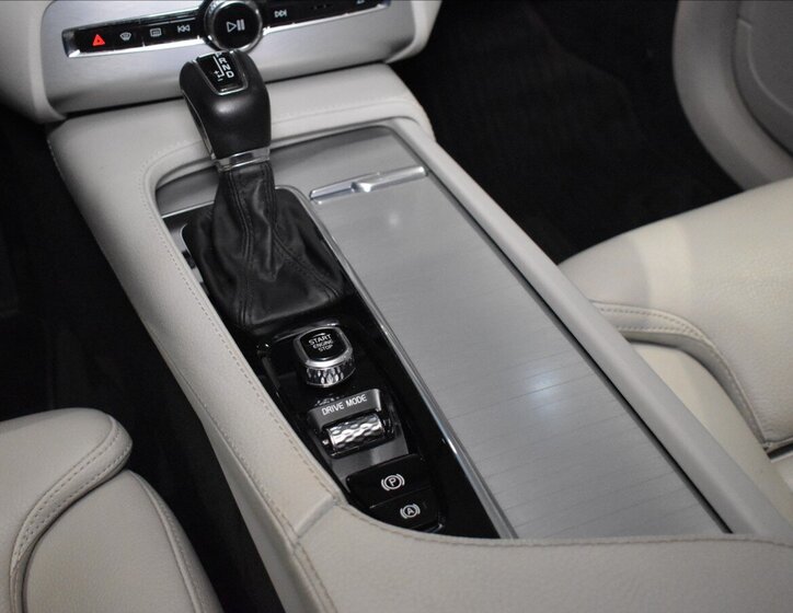 Volvo XC90 SUV / Terénní 2,0 l 173 kw