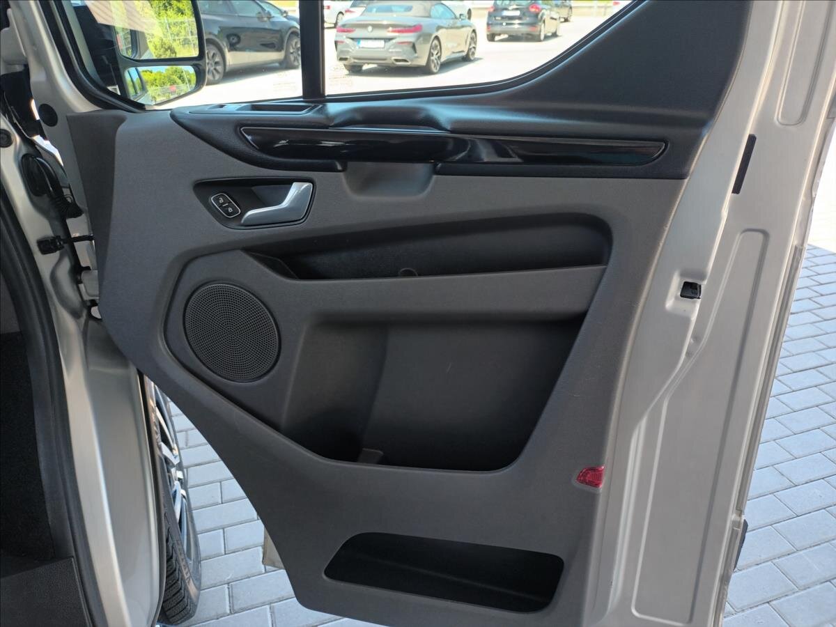 Ford Tourneo Custom VAN / Minibus 2,0 l 96 kw