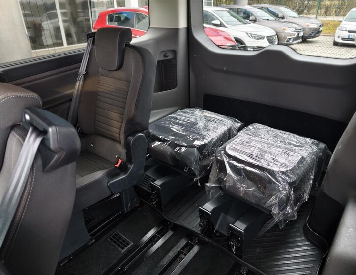 Ford Tourneo Custom MPV 2,0 l 136 kw