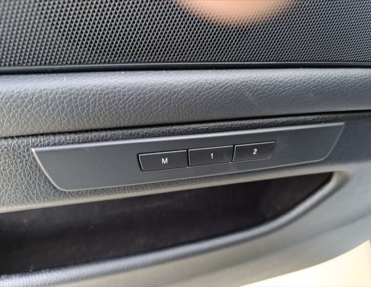 BMW Řada 5 Sedan 3,0 l 180 kw