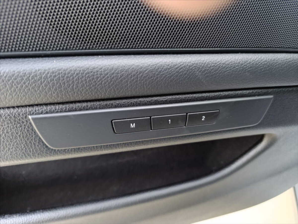 BMW Řada 5 Sedan 3,0 l 180 kw