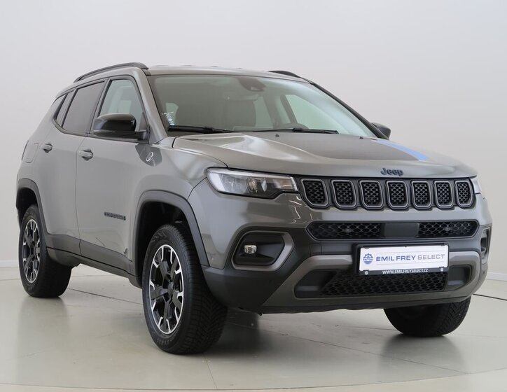 Jeep Compass SUV / Terénní 1,3 l 132 kw