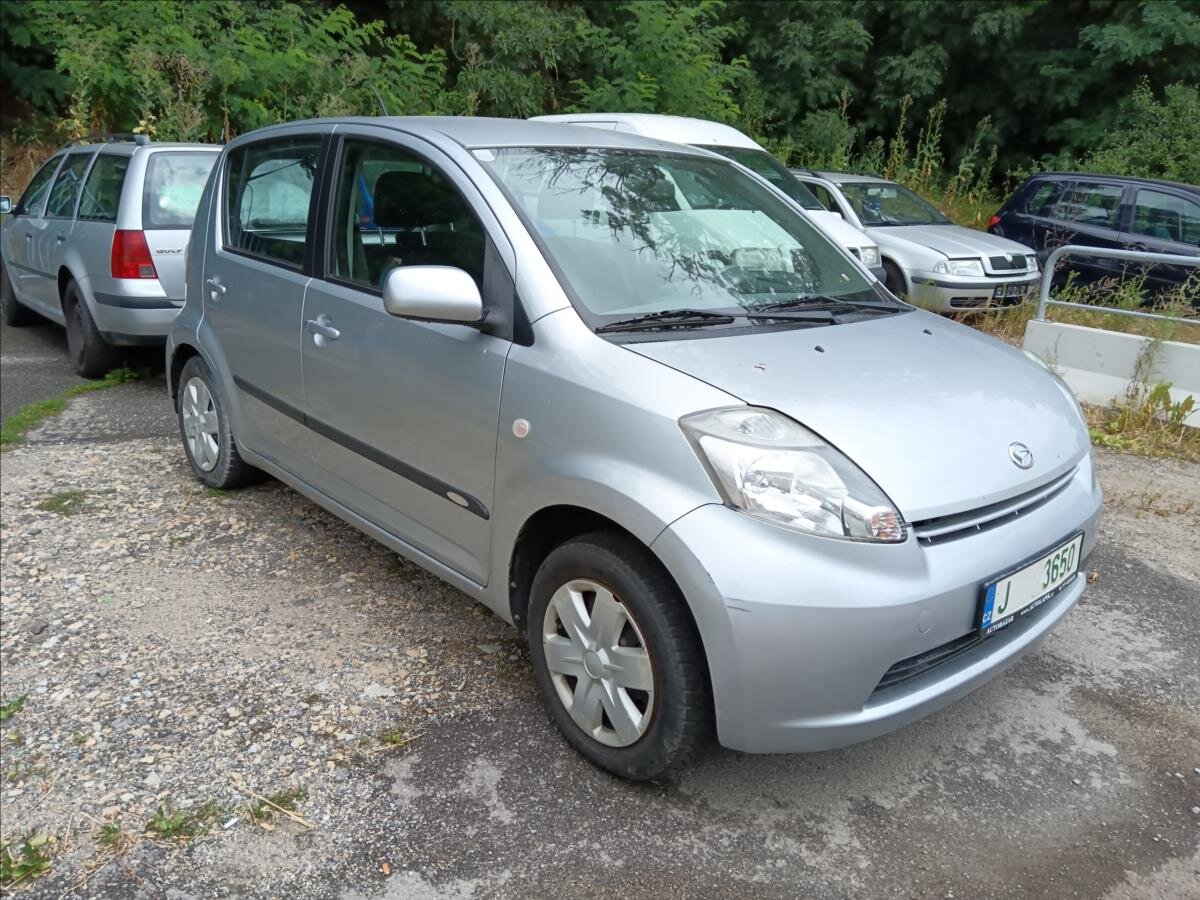 Daihatsu Sirion Hatchback 998,0 51 kw