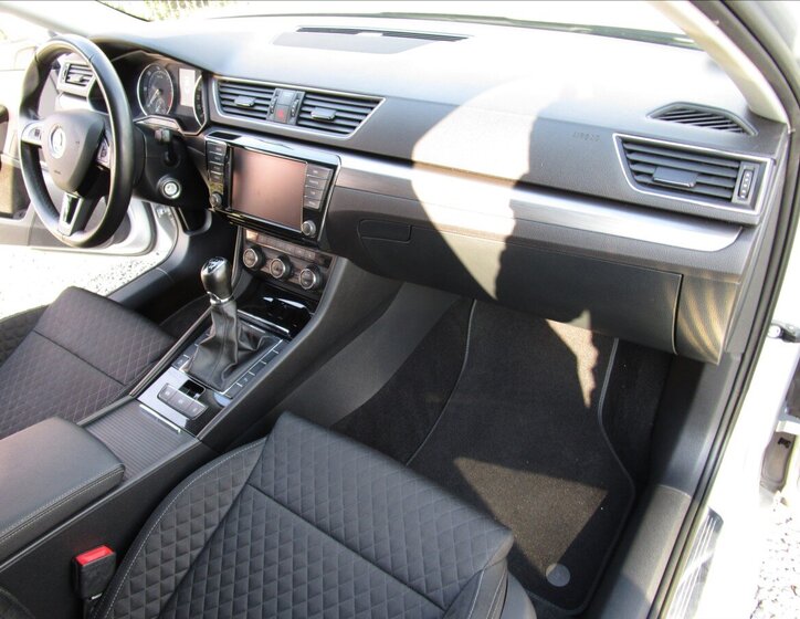 Škoda Superb Sedan / Limuzína 2,0 l 110 kw