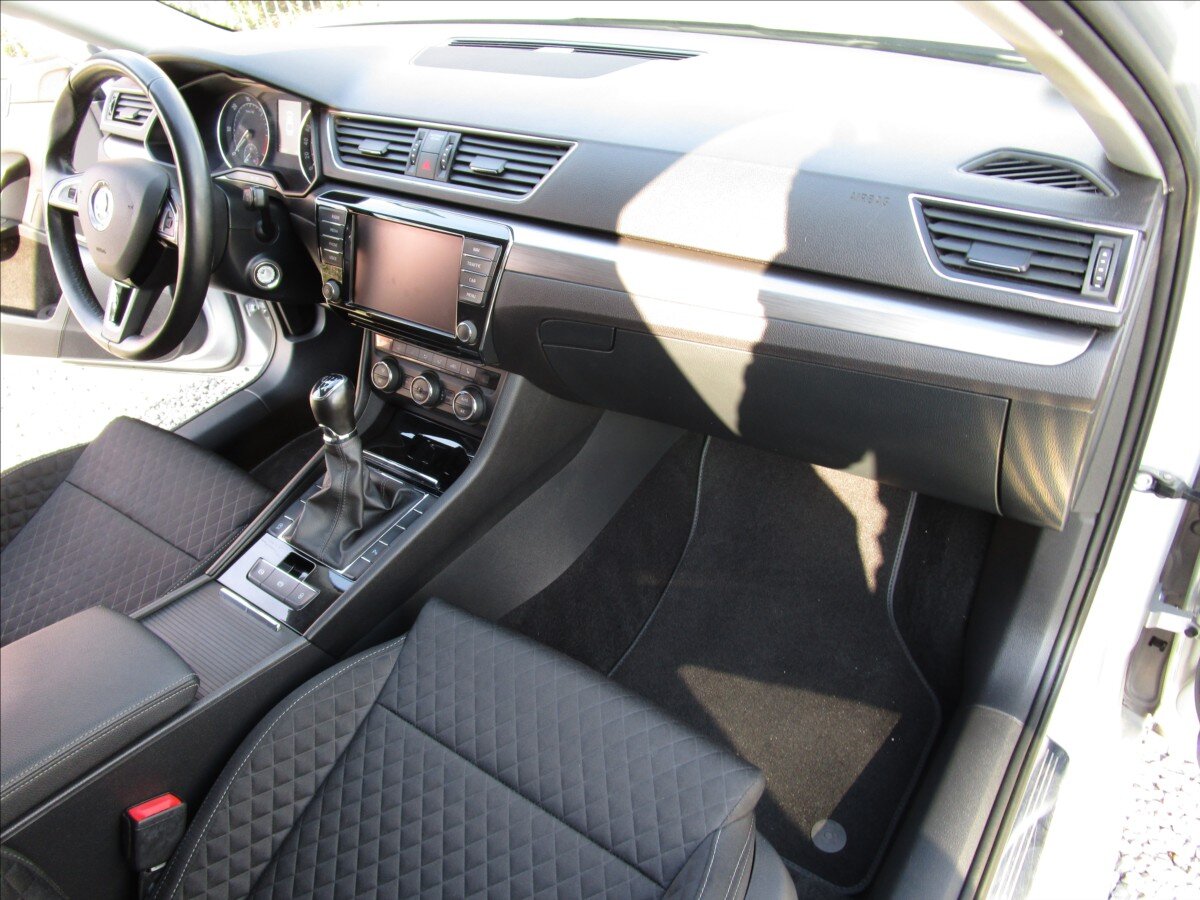 Škoda Superb Sedan / Limuzína 2,0 l 110 kw