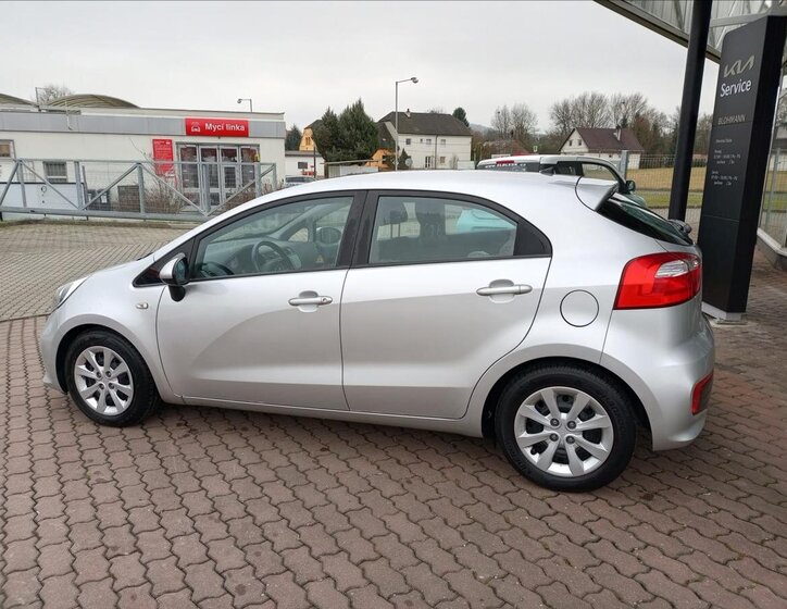 KIA Rio 6