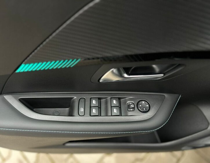 Peugeot 208 Hatchback 1,2 l 74 kw