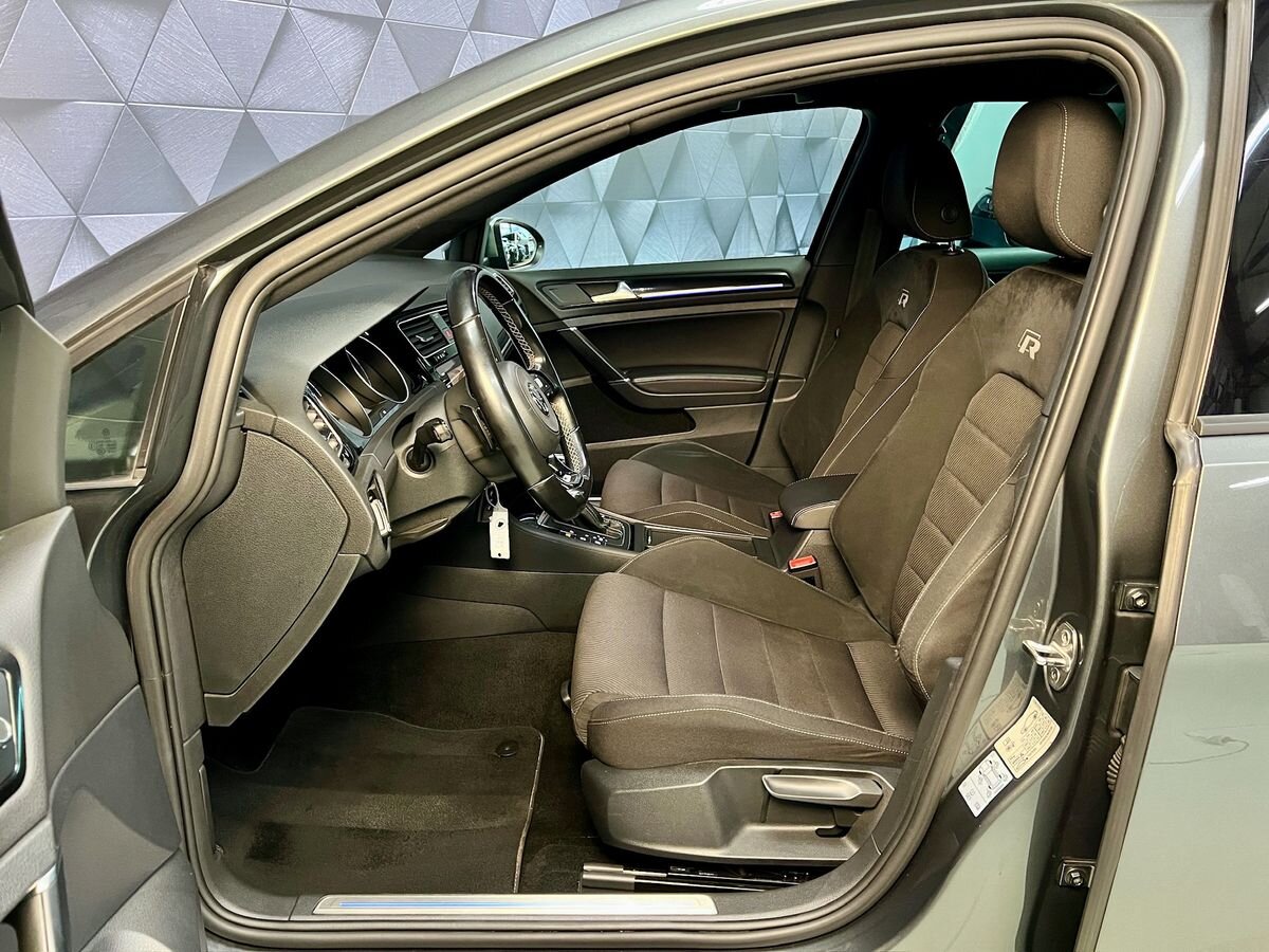 Volkswagen Golf Kombi 2,0 l 221 kw