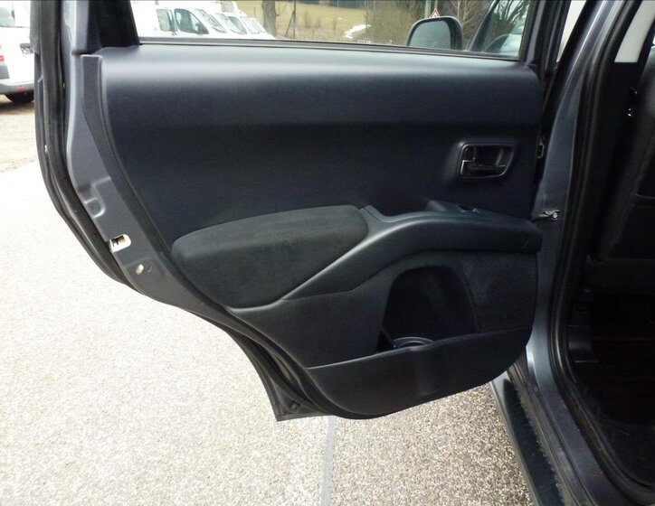 Citroën C-Crosser SUV / Terénní 2,2 l 115 kw