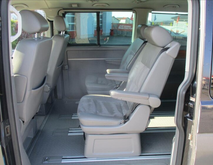 Volkswagen Multivan 9