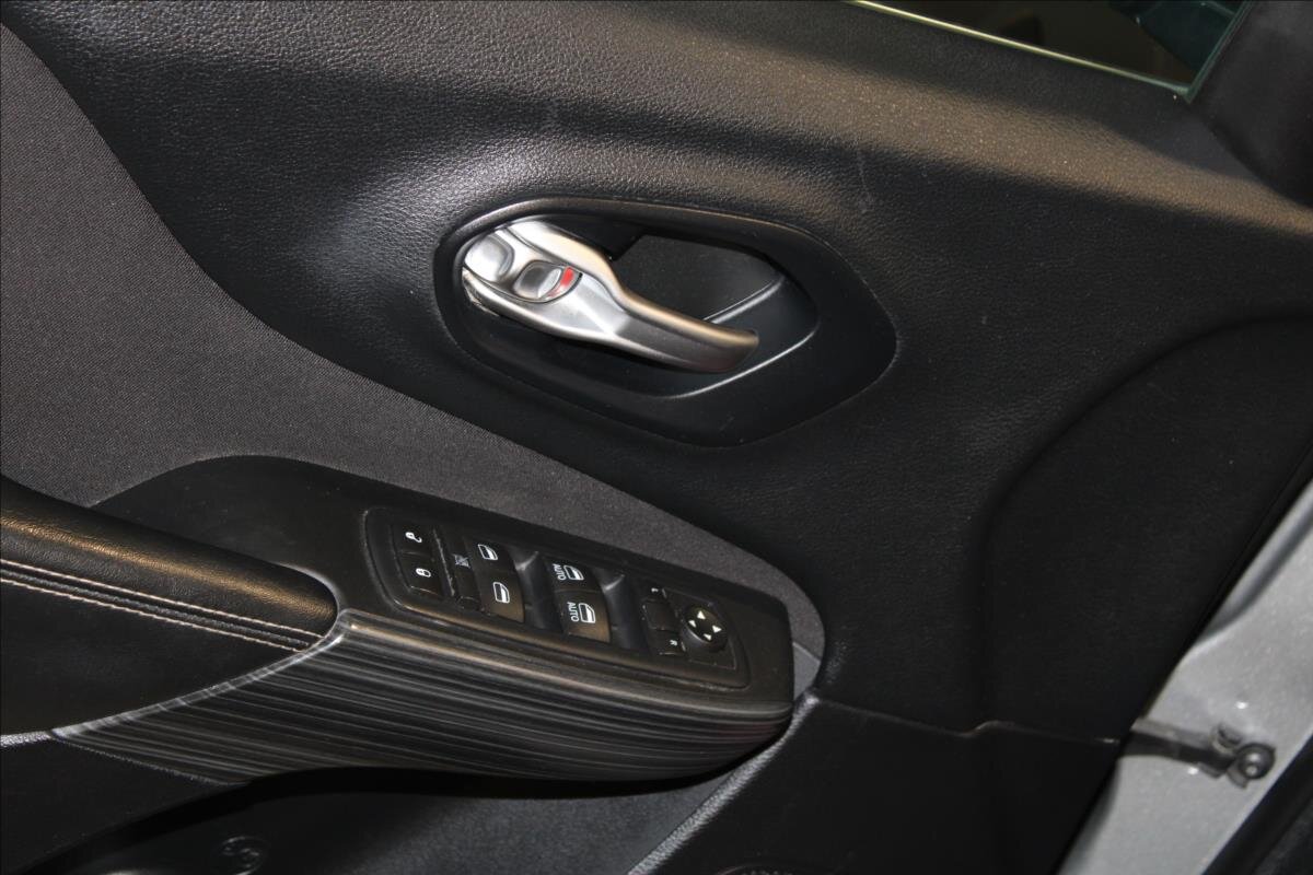 Jeep Cherokee SUV / Terénní 2,2 l 136 kw