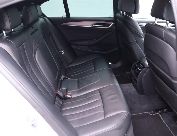 BMW Řada 5 Sedan / Limuzína 3,0 l 250 kw