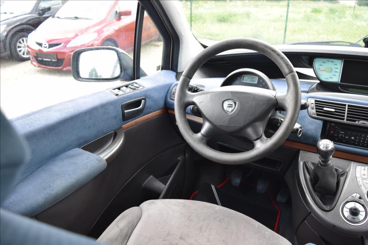 Lancia Phedra MPV 2,2 l 94 kw