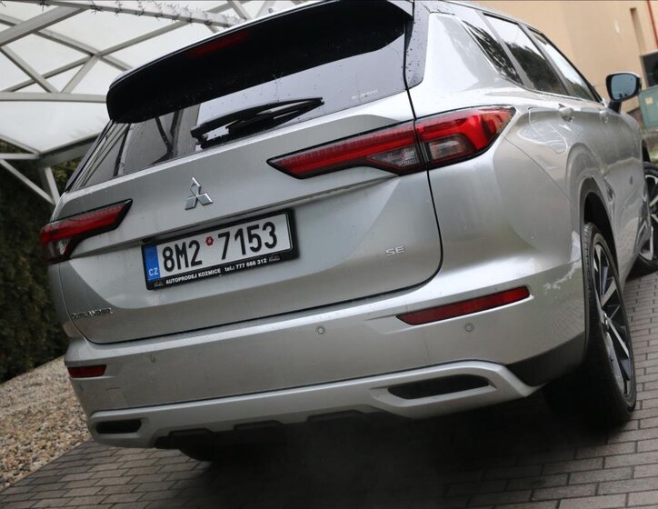 Mitsubishi Outlander SUV / Terénní 2,4 l 162 kw