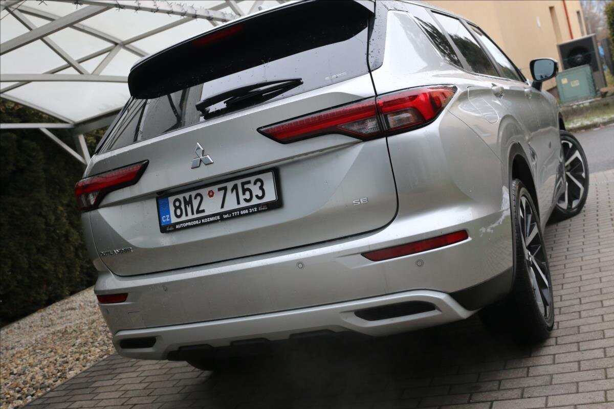 Mitsubishi Outlander SUV / Terénní 2,4 l 162 kw