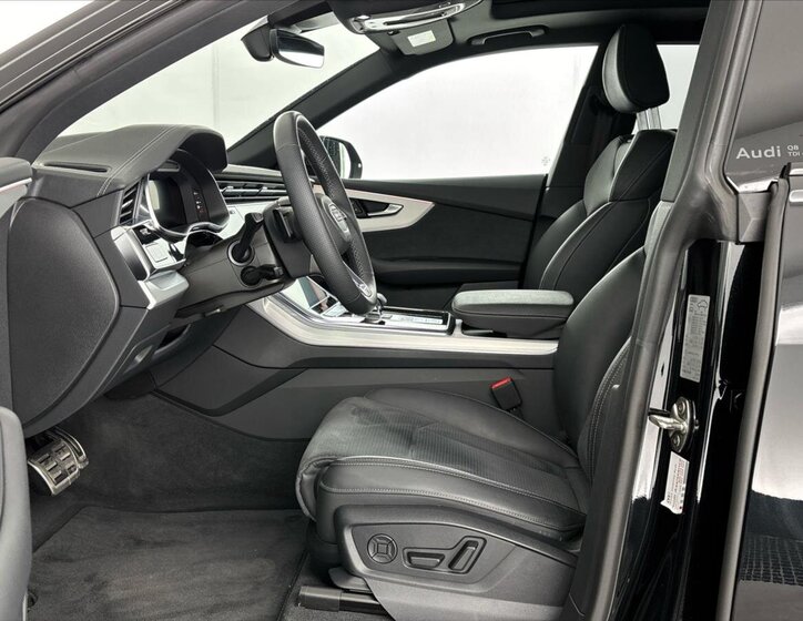Audi Q8 SUV / Terénní 3,0 l 210 kw
