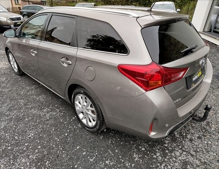 Toyota Auris Kombi 2,0 l 91 kw