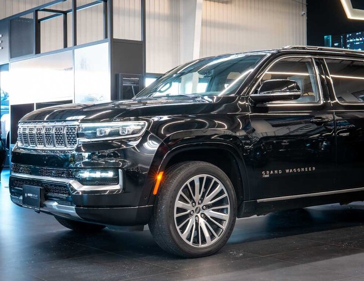 Jeep Grand Wagoneer 12