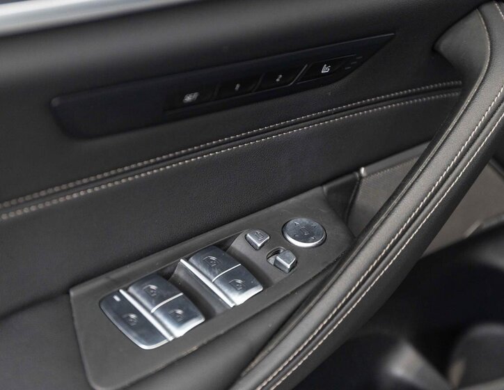 BMW Řada 5 Sedan / Limuzína 4,4 l 390 kw