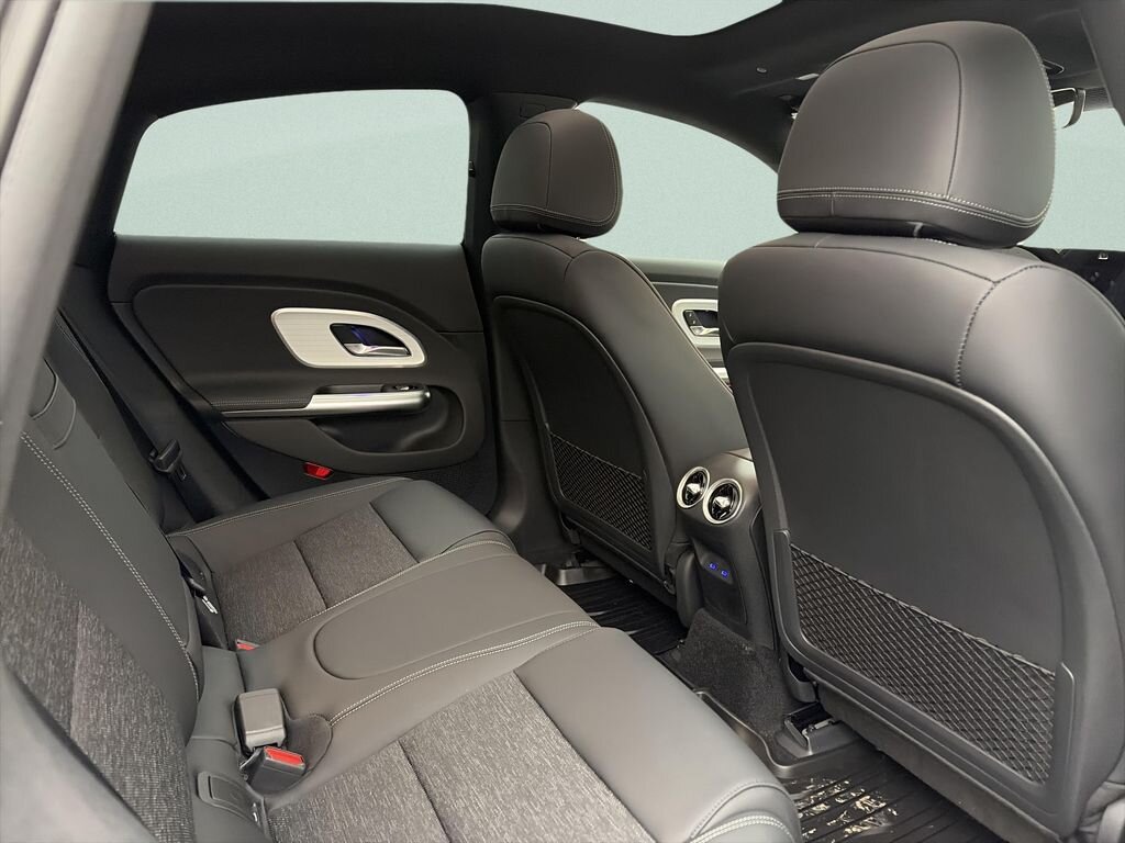 Mercedes-Benz CLA Sedan / Limuzína 0,0 260 kw