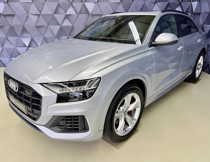 Audi Q8 1