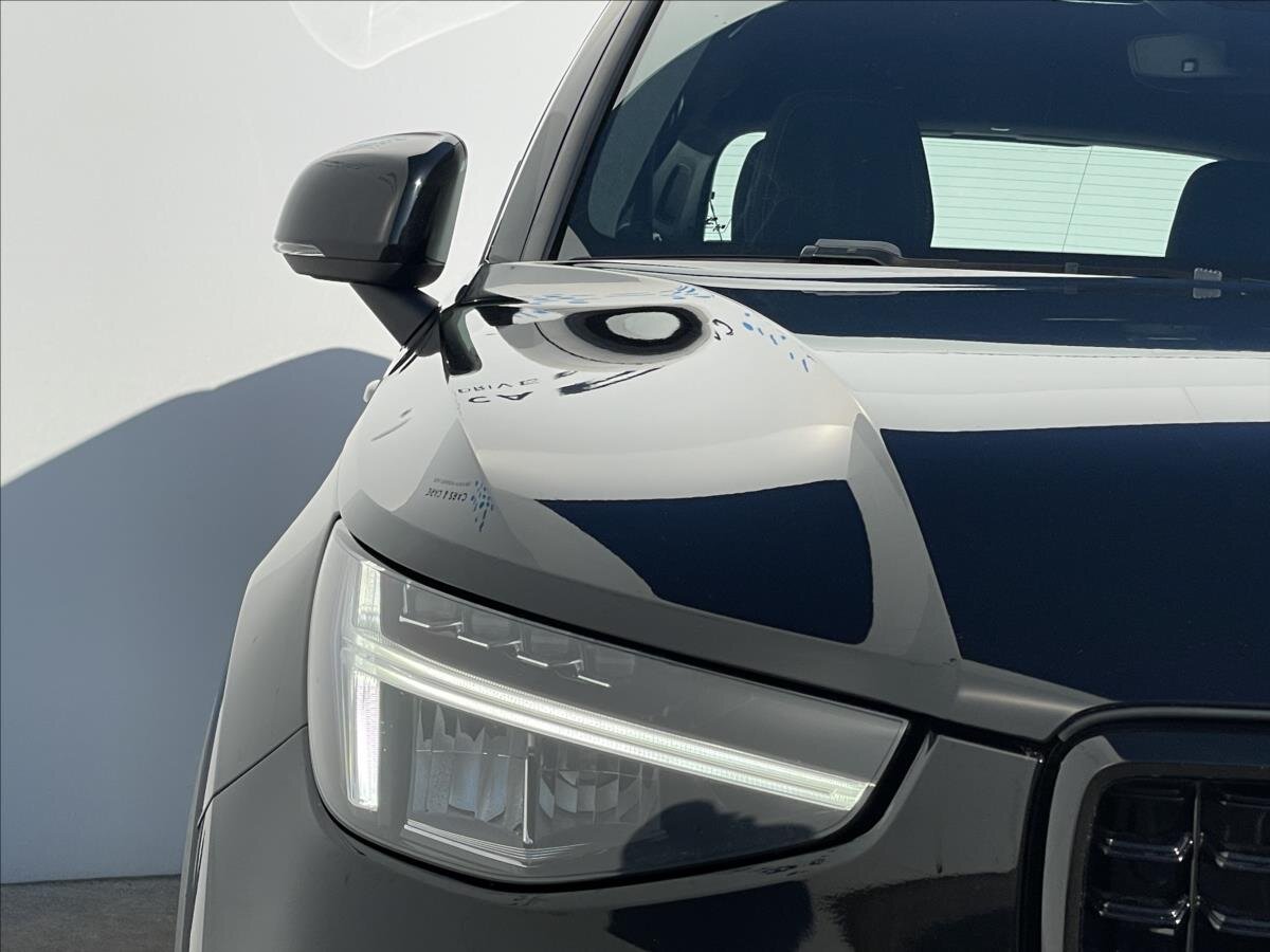 Volvo XC40 SUV / Terénní 2,0 l 145 kw