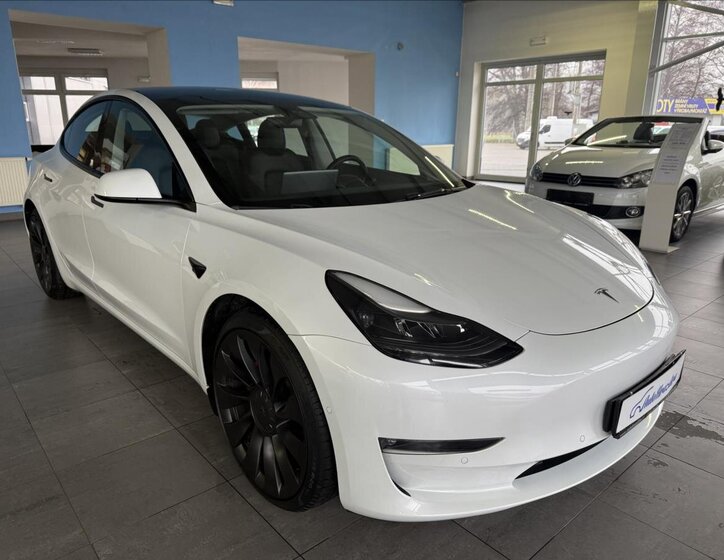 Tesla Model 3 Sedan / Limuzína 0,0 377 kw