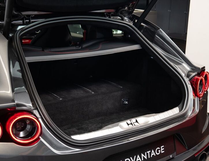 Ferrari GTC4 Lusso 23