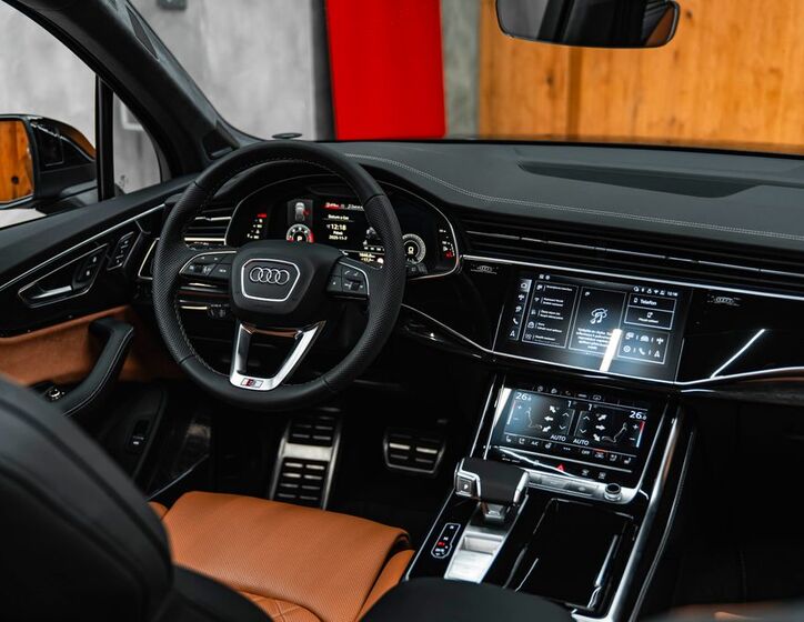 Audi Q7 25