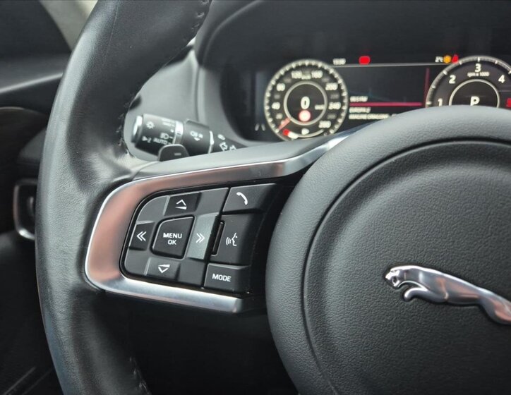 Jaguar F-Pace SUV 3,0 l 221 kw