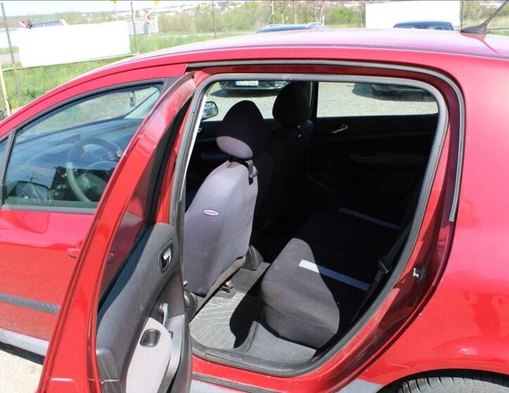 Peugeot 307 Hatchback 2,0 l 66 kw