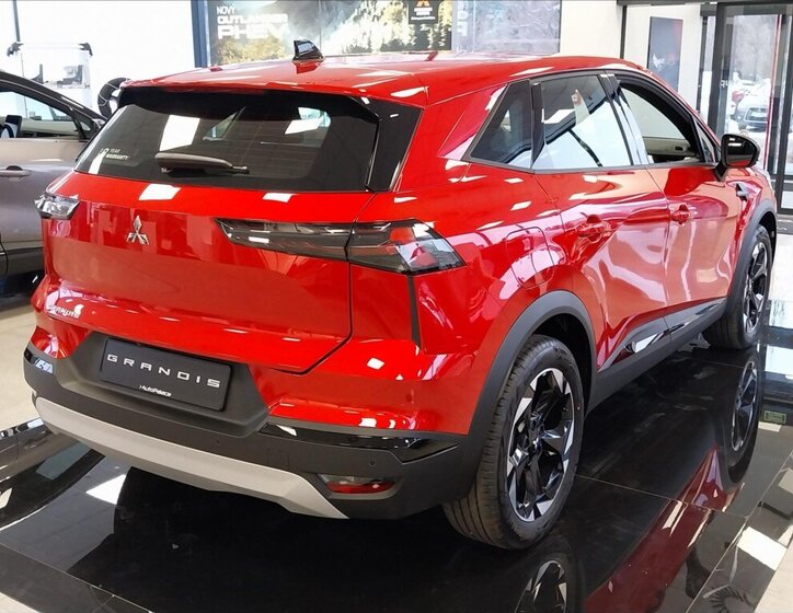 Mitsubishi Grandis SUV 1,3 l 104 kw