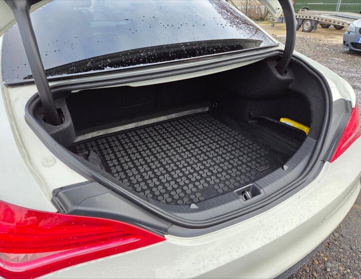 Mercedes-Benz CLA Sedan / Limuzína 1,8 l 100 kw