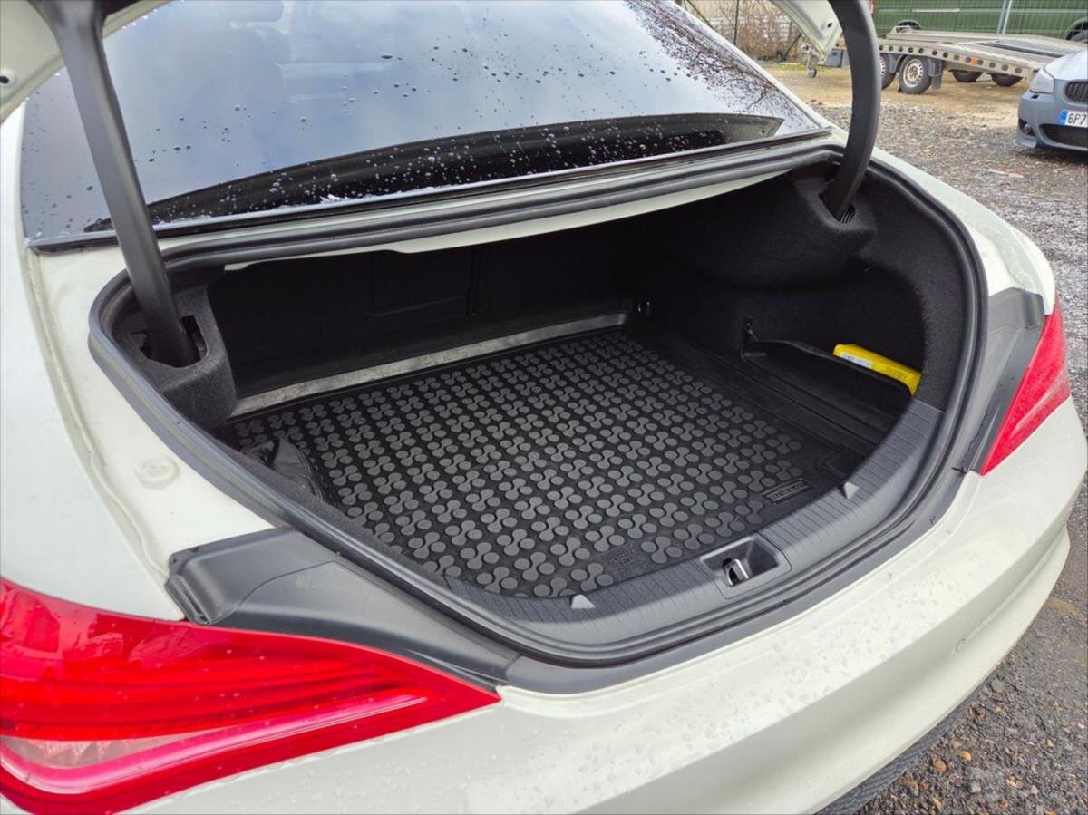 Mercedes-Benz CLA Sedan / Limuzína 1,8 l 100 kw