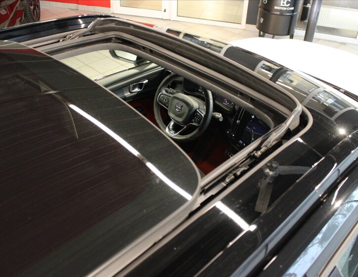 Volvo XC40 SUV / Terénní 2,0 l 140 kw