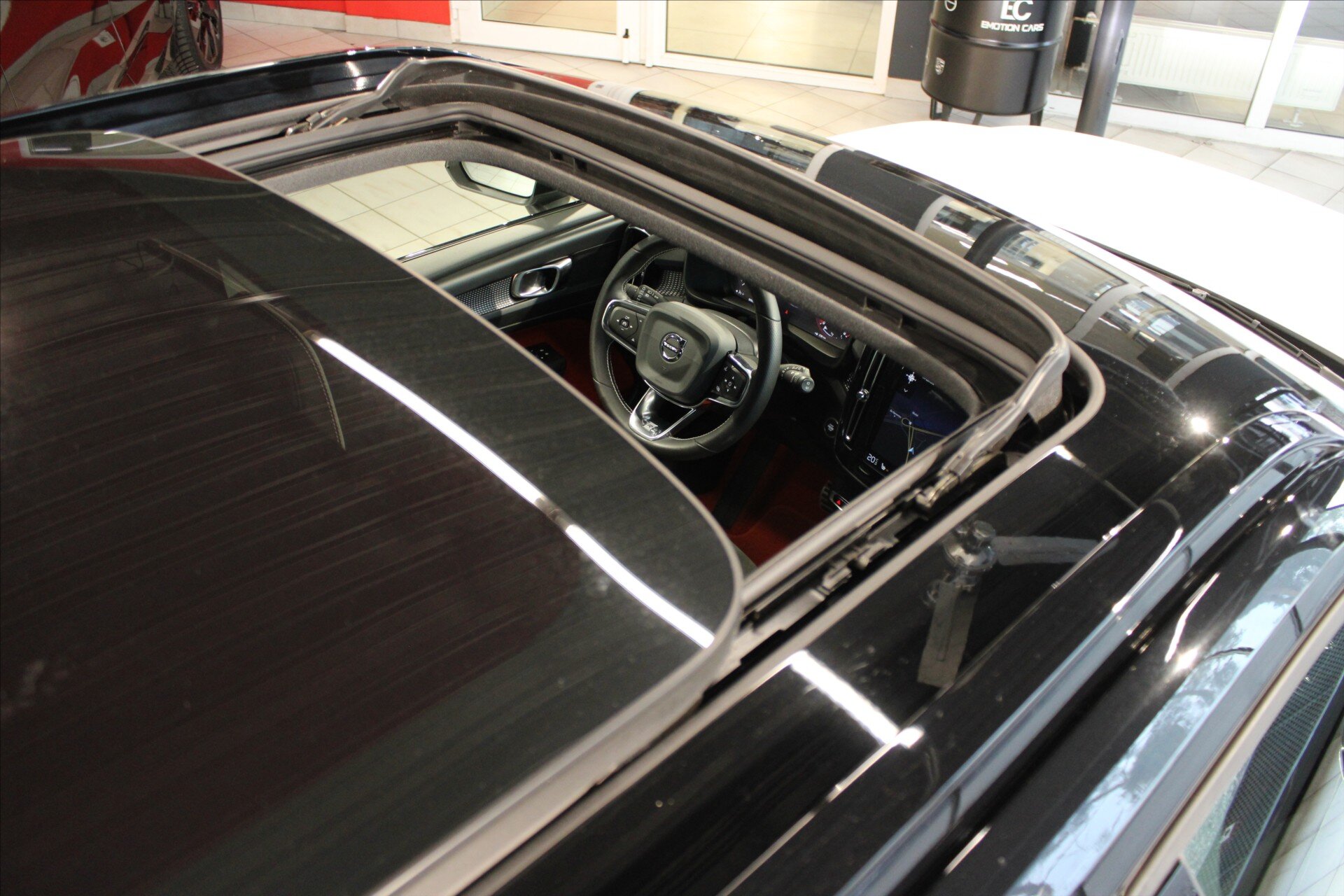 Volvo XC40 SUV / Terénní 2,0 l 140 kw